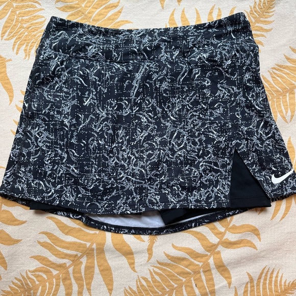Nike Dresses & Skirts - Nike tennis skort